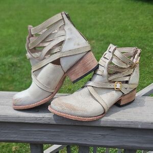 Freebird by Steven Strappy Leather Ankle Boots | Distressed Ivory | Size 7